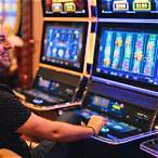 how many lines to play on slot machines